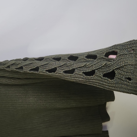 Lucky Brand Olive Green Chunky Knit Cold Shoulder Sweater - Picture 2 of 6